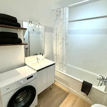Deux Pieces Proche Plage Et Golf-parking, Piscine Mandelieu
