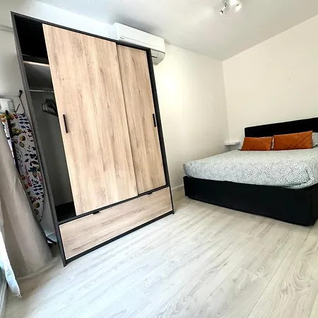 Deux Pieces Proche Plage Et Golf-parking, Piscine Apartman Mandelieu